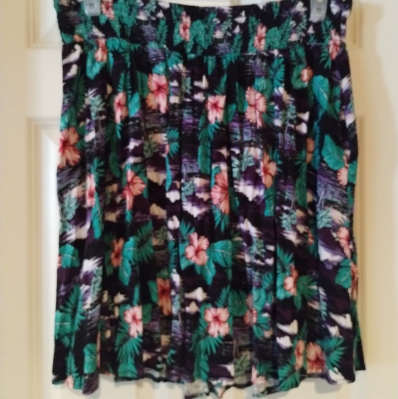 Hot Top Tropical skirt set - Picture 8 of 11